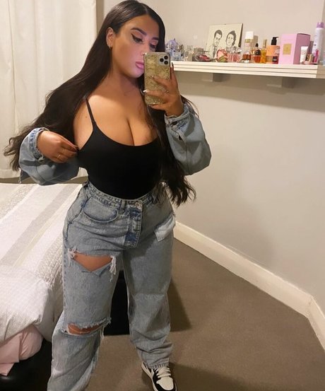 busty brunette onlyfans porn gallery
