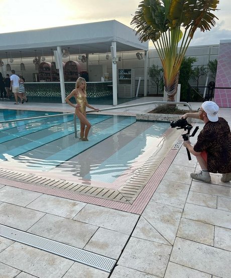 Charlotte McKinney beautiful model pic