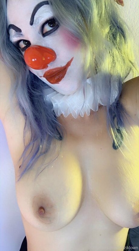 kitziklown star nude img