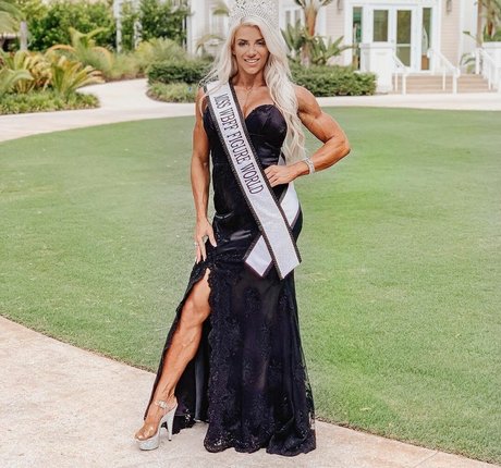 Asha Coulthard hot model img