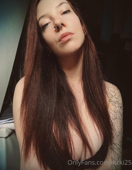vicki25 hot model pic