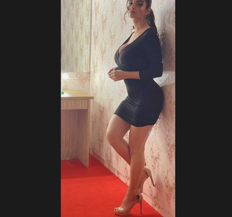 Anveshi Jain pornstar adult img