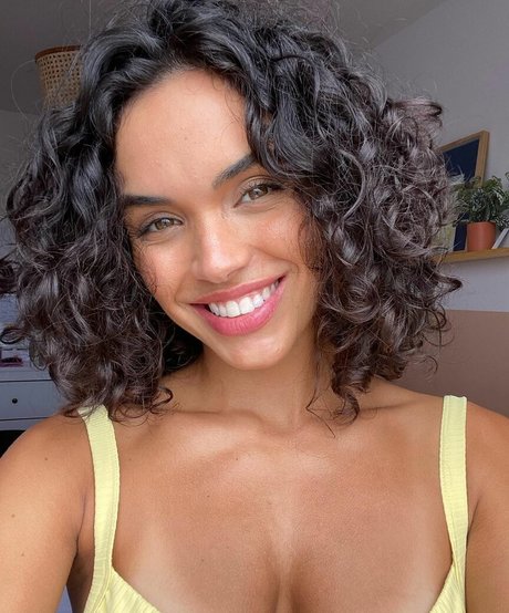 Giovana Cordeiro free star archive