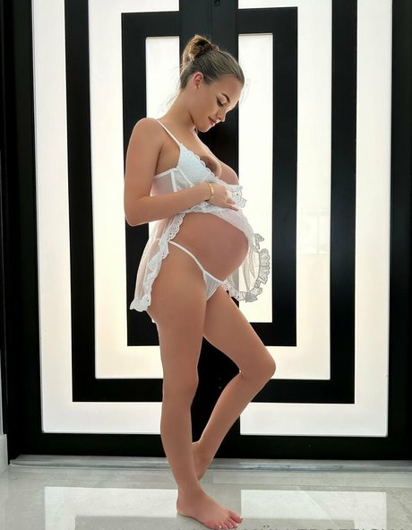 Laura Muller exclusive star galleries
