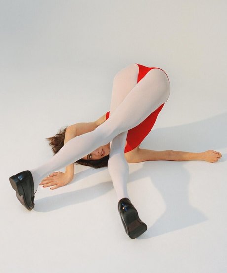 Margaret Qualley nudes model pictures