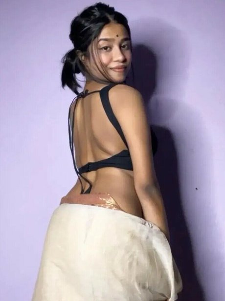 Uva Roy sexy pornstar photos