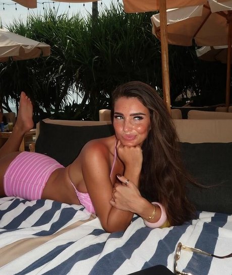 Maddy Cheary star adult photos