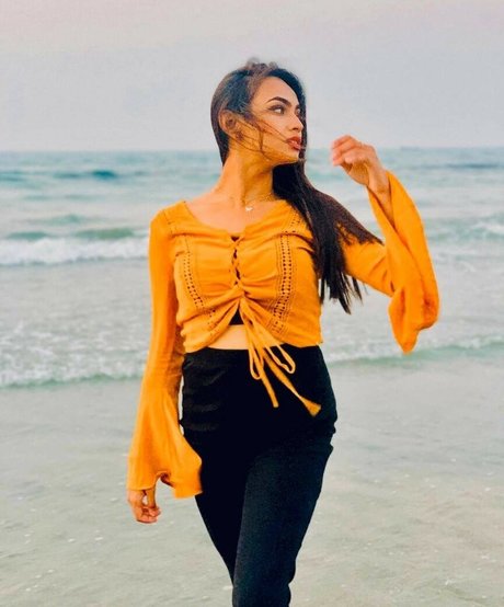 Umme Zamilatun Naima hot model photo