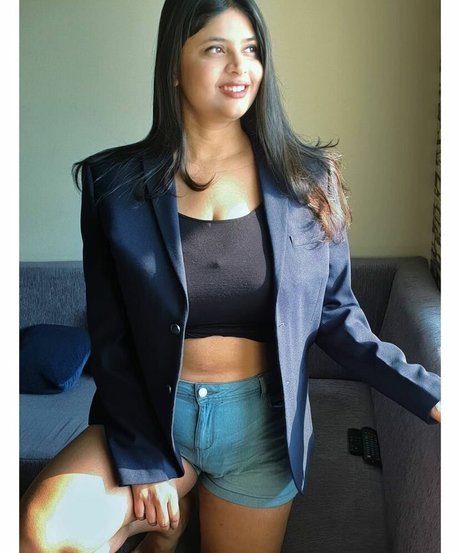 Tassels and Trails erotic actress pics