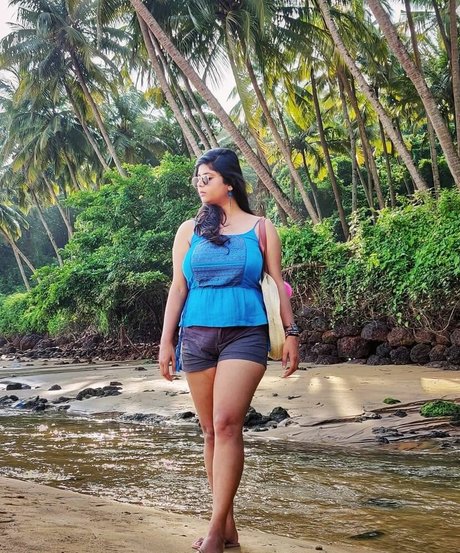 Tassels and Trails model beautiful pic