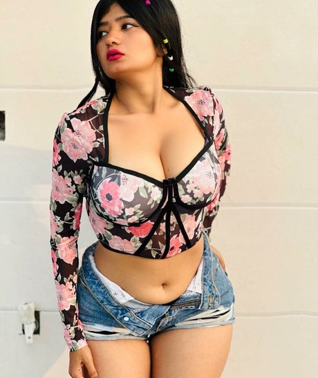 Neha Singh adult model pics