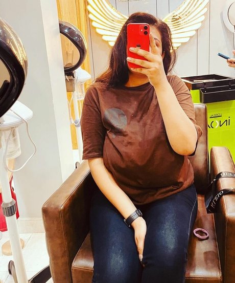 tejaswi pandeyy model naked img