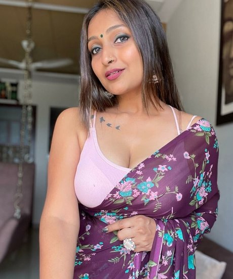 Roma Varadkar nude actress picture