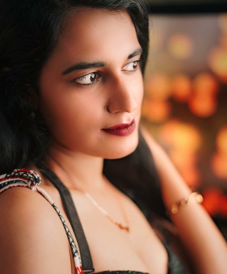 Foxy Queen naked model photos