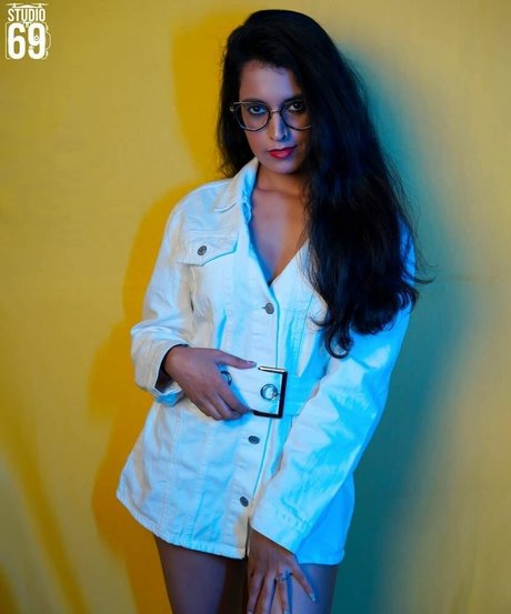 Foxy Queen model beautiful img