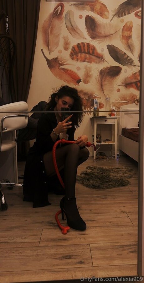 dominia noir star naked image