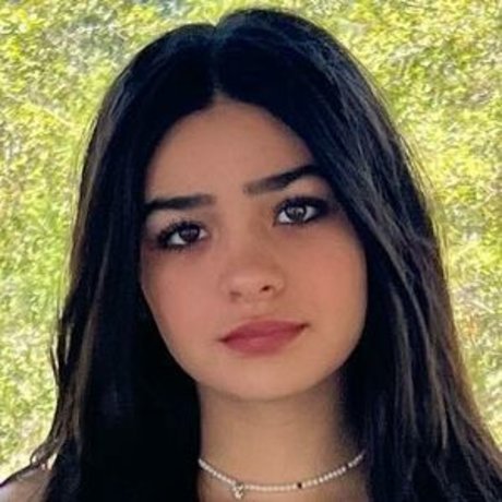 Alexandra Bull exclusive star photo