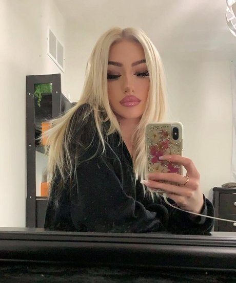 Monet Fisher porn star pics