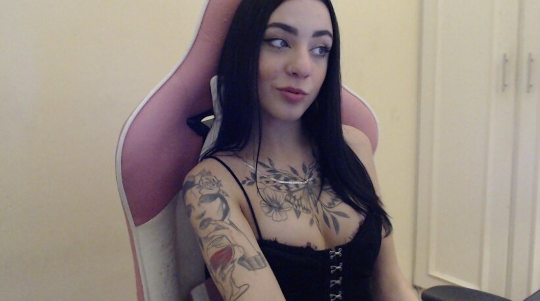 Ellen Maggnus model adult picture