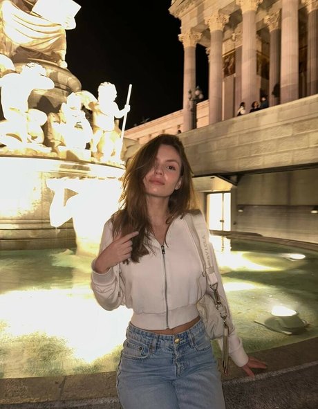 emilycutee model adult pic