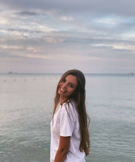 emilycutee star nude photo