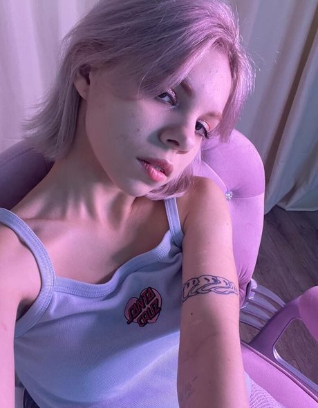 Soft Aura star erotic pic