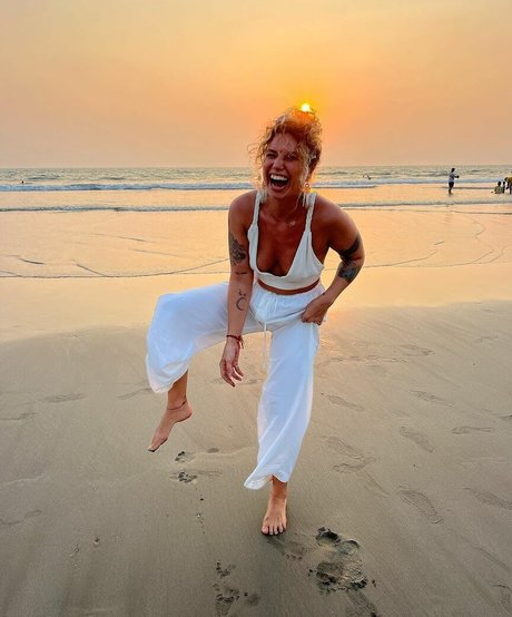 Aloha Auryn naked star gallery