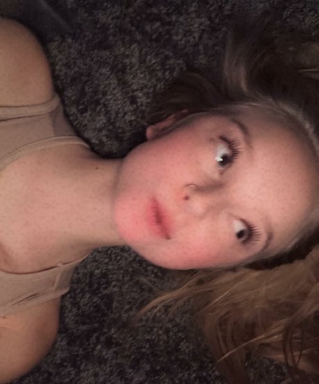 blonde vivi exclusive actress pic