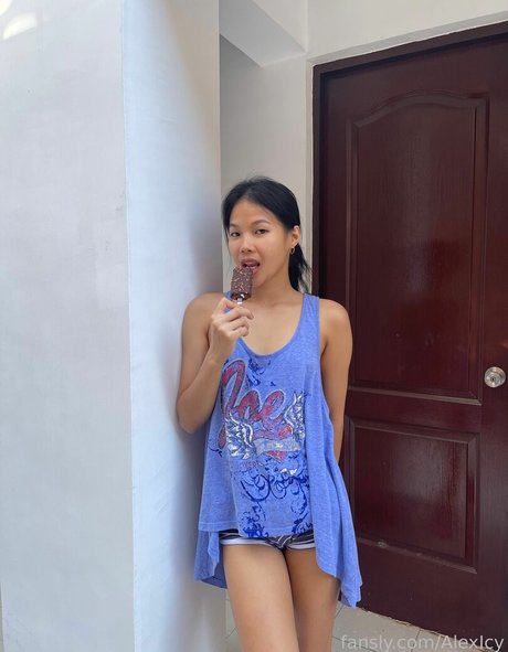 AlexIcy naked star galleries