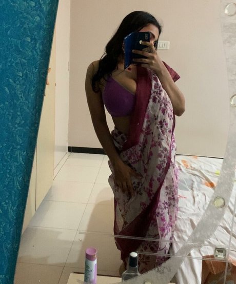 Desi Aurora sexy star pics