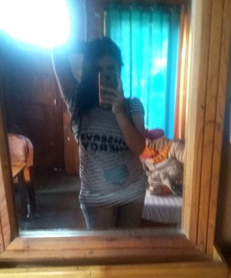 Desi Aurora top model pics