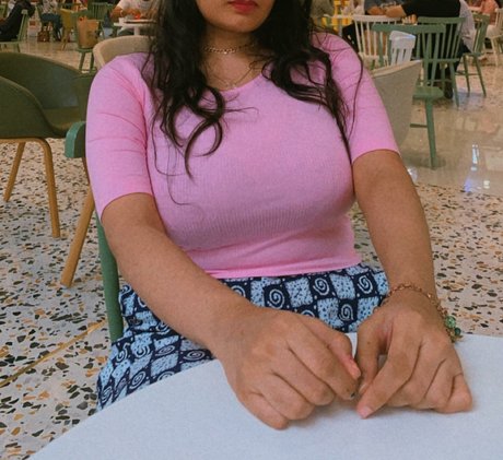 Desi Aurora model top pics