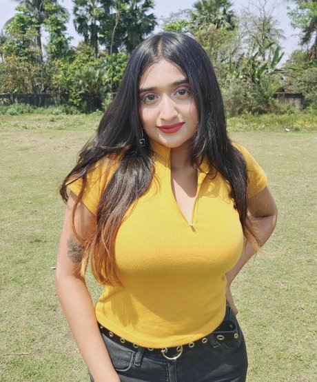 Ruchika Tandon pretty pornstar pics
