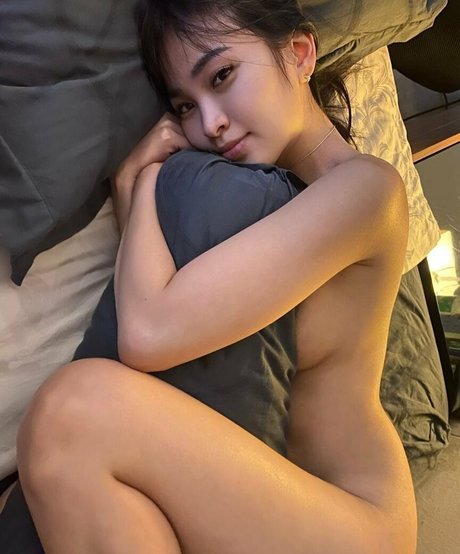 Aveline Liu erotic pornstar picture