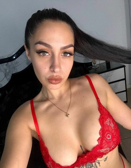 ZoeMystique star erotic picture