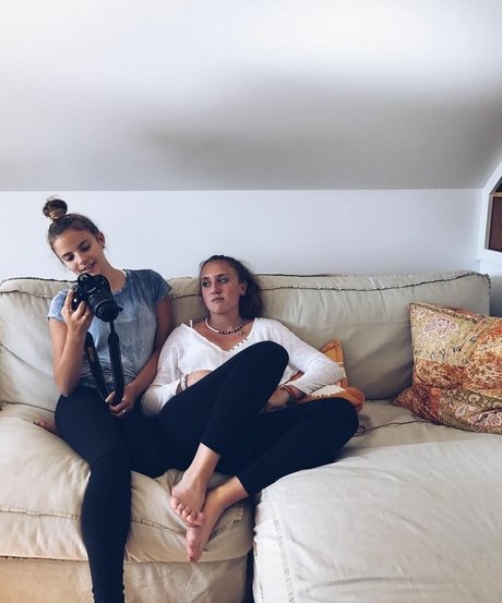 Lola Dubrul nudes actress pic