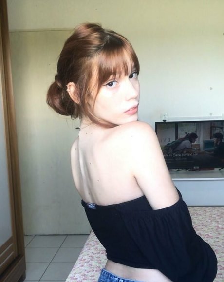 Hdceli naked actress pictures