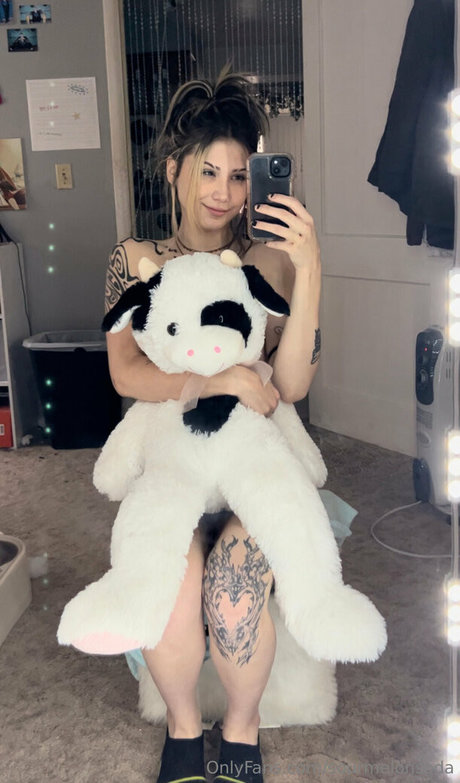 tattooed redhead onlyfans free naked picture