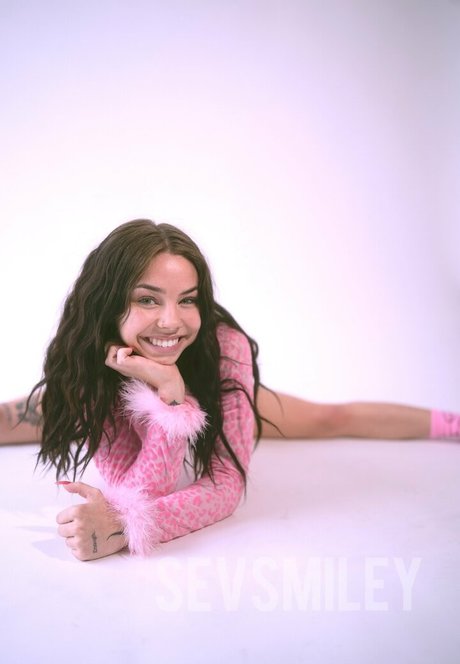 sevsmileyfree nude pornstar archive