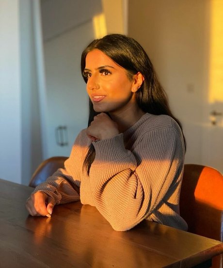 Tindy Kaur pornstar naked image