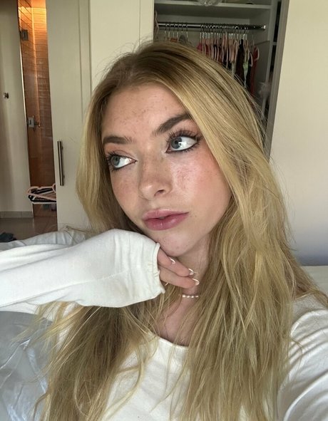 rileymaetwo hot actress archive