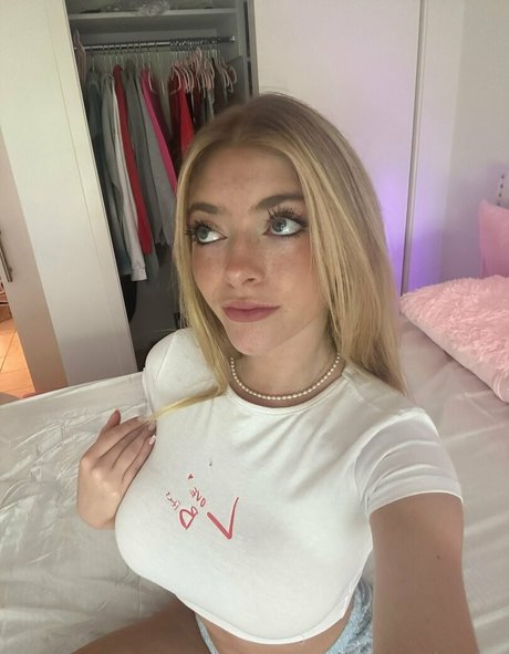 rileymaetwo beautiful actress images