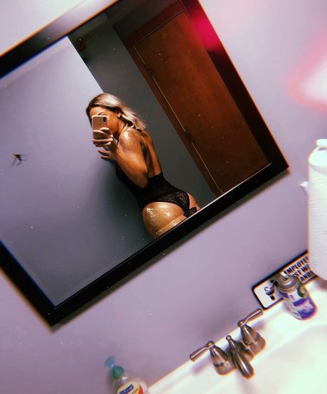 Samantha Copp naked actress pic