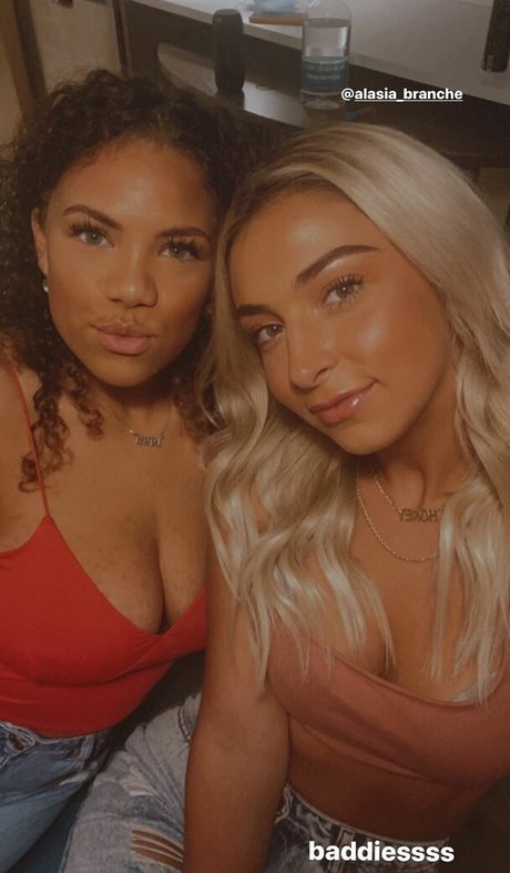 Samantha Copp art model pics