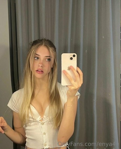 enya4u nude actress archive