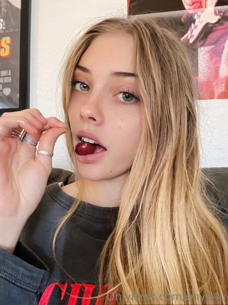 enya4u sexy model photo