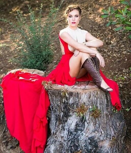 Agnes Bruckner model erotic images