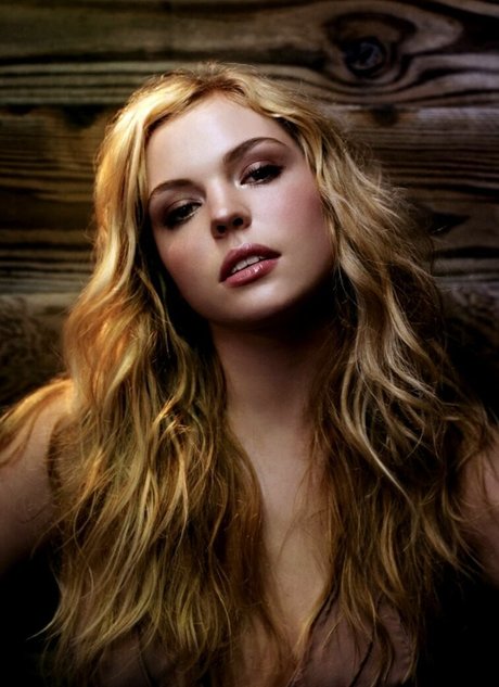 Agnes Bruckner model adult img