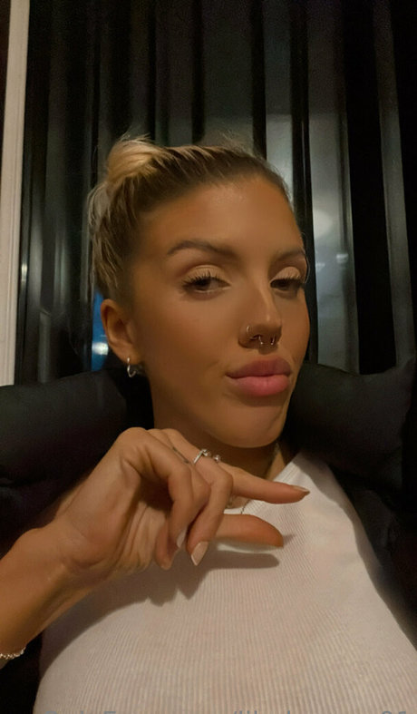 lilydawson01 nude model pic