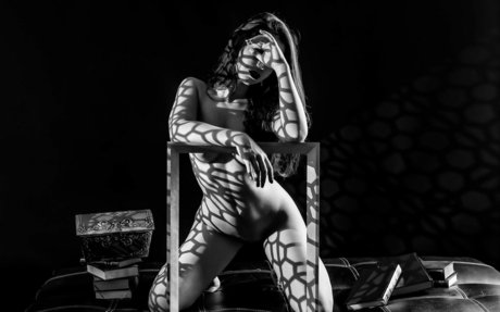 Taleia Model model naked pic